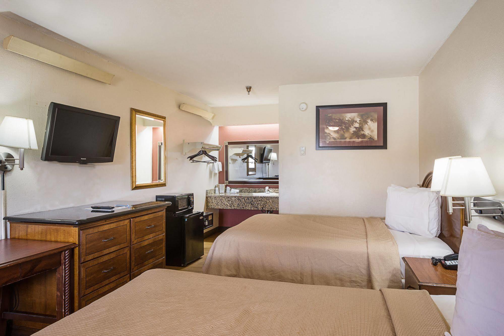 Bay Inn On Busch Tampa Luaran gambar